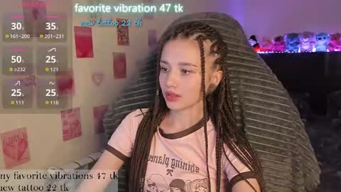 Snapshot of milyamess chatting on July 23, 2026, 6:17 pm Emily online show from July 23, 2026, 6:17 pm