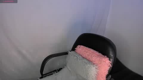 Mily  online show from February 21, 2025, 11:55 am