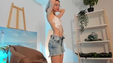 Snapshot of mimi_petitte chatting on May 11, 2026, 2:45 pm Mimi online show from May 11, 2026, 2:45 pm