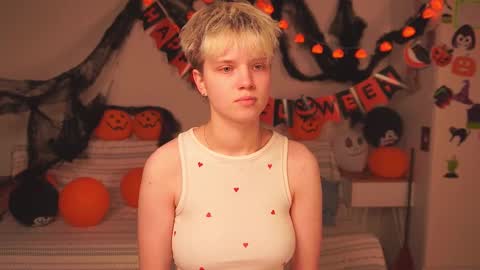 Sonya online show from November 3, 2025, 1:56 pm