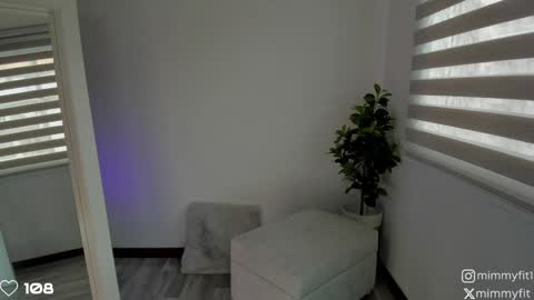 mimmyfit1 online show from December 17, 2024, 7:15 pm