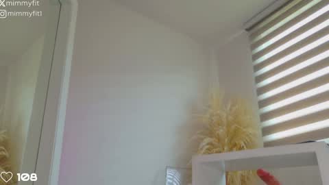 mimmyfit1 online show from January 8, 2025, 8:39 pm