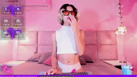 Minji online show from September 29, 2025, 6:35 pm