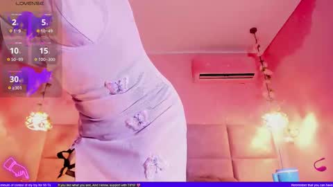 Minji online show from October 9, 2025, 7:01 pm