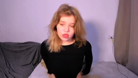 hi Im Mina  online show from December 16, 2024, 1:53 am