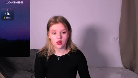 hi Im Mina  online show from December 17, 2024, 2:01 am