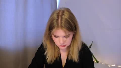 hi Im Mina  online show from March 10, 2025, 4:17 am