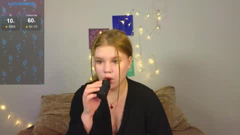 hi Im Mina  online show from April 21, 2026, 8:09 am