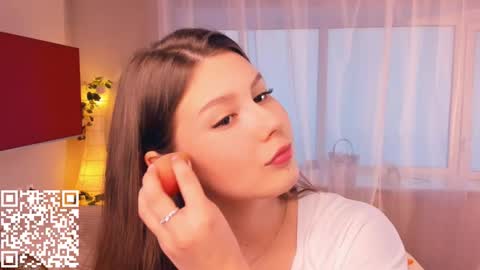 Snapshot of minditrelles chatting on October 22, 2025, 7:30 am Mindi online show from October 22, 2025, 7:30 am