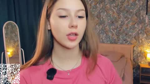 Snapshot of minditrelles chatting on November 19, 2025, 7:19 am Mindi online show from November 19, 2025, 7:19 am