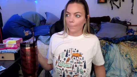 Snapshot of mindymars chatting on January 22, 2025, 5:28 pm Mindy Mars online show from January 22, 2025, 5:28 pm