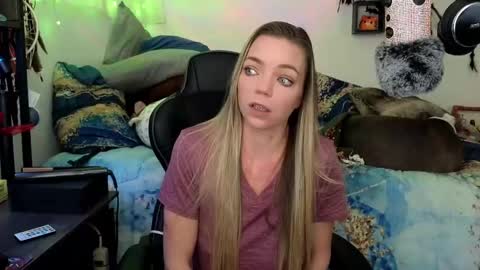 Snapshot of mindymars chatting on February 19, 2025, 3:49 pm Mindy Mars online show from February 19, 2025, 3:49 pm
