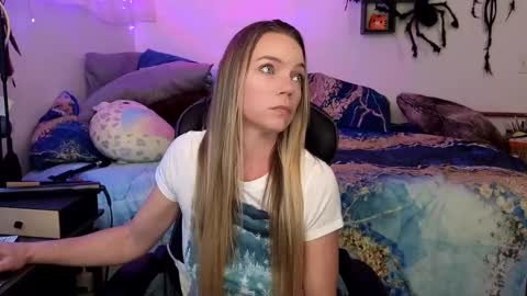 Snapshot of mindymars chatting on February 26, 2025, 3:19 pm Mindy Mars online show from February 26, 2025, 3:19 pm