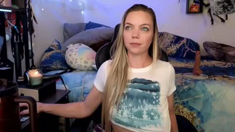Snapshot of mindymars chatting on February 26, 2025, 6:21 pm Mindy Mars online show from February 26, 2025, 6:21 pm