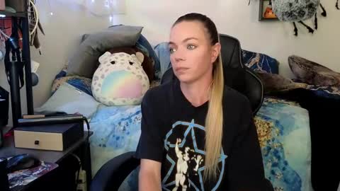 Snapshot of mindymars chatting on March 3, 2025, 4:03 pm Mindy Mars online show from March 3, 2025, 4:03 pm