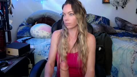 Snapshot of mindymars chatting on March 10, 2025, 5:39 pm Mindy Mars online show from March 10, 2025, 5:39 pm