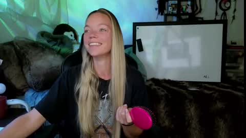 Snapshot of mindymars chatting on September 24, 2025, 2:53 pm Mindy Mars online show from September 24, 2025, 2:53 pm