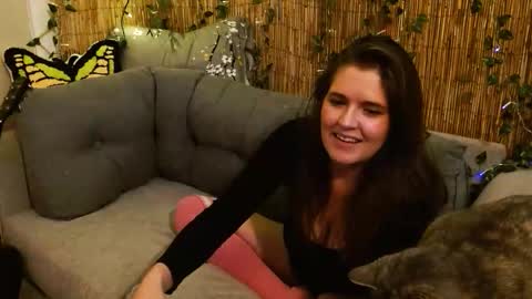 Mindy online show from December 1, 2025, 6:57 pm