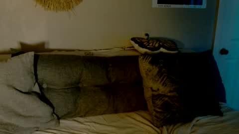 Mindy online show from December 14, 2025, 2:17 am