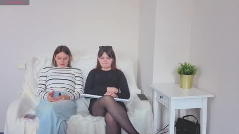 KarinaLeila online show from September 11, 2025, 6:24 am