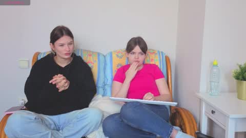 KarinaLeila online show from September 12, 2025, 6:13 am