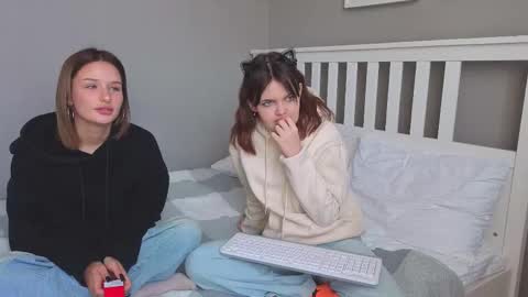 KarinaLeila online show from September 18, 2025, 6:04 am