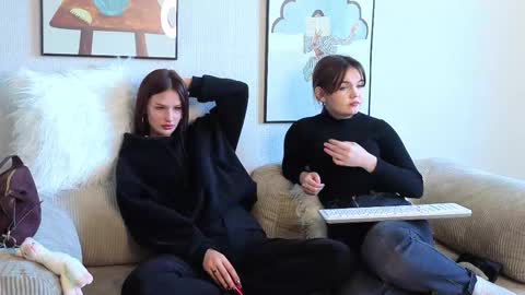 KarinaLeila online show from September 26, 2025, 6:06 am