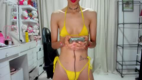 Snapshot of minilolyi chatting on December 4, 2025, 8:28 pm Loly online show from December 4, 2025, 8:28 pm