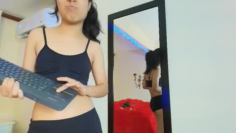 Snapshot of minilove_01 chatting on September 29, 2025, 12:21 pm minilove_01 online show from September 29, 2025, 12:21 pm