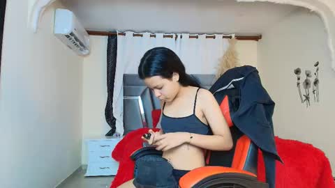 Snapshot of minilove_01 chatting on October 11, 2025, 12:36 pm minilove_01 online show from October 11, 2025, 12:36 pm
