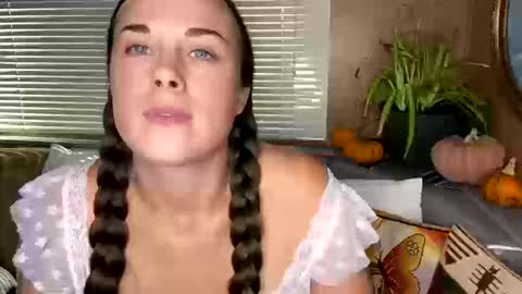 minimaggie online show from October 15, 2025, 6:30 pm