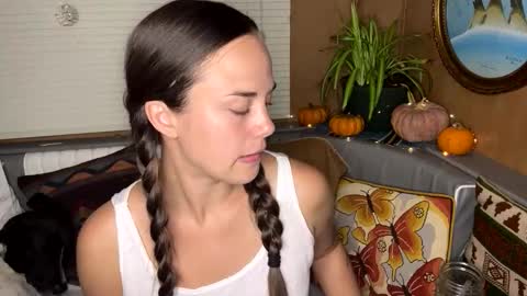 minimaggie online show from November 9, 2025, 12:20 am