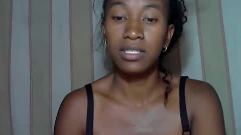 minouch211907 online show from February 19, 2025, 2:44 am