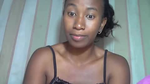 minouch211907 online show from January 18, 2026, 9:29 pm