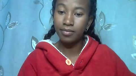 minouch211907 online show from April 19, 2026, 1:27 am