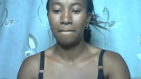 minouch211907 online show from April 19, 2026, 1:32 pm