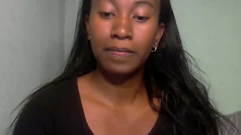 minouch211907 online show from May 17, 2026, 5:53 pm