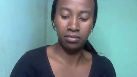 minouch211907 online show from May 18, 2026, 5:08 pm