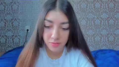 Snapshot of mira_bloempje chatting on September 17, 2025, 9:44 am Mira online show from September 17, 2025, 9:44 am