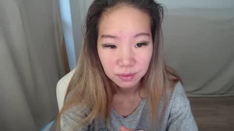 mira_g online show from December 5, 2025, 8:12 am