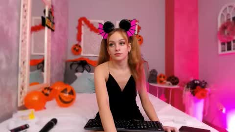 Snapshot of mira_glow chatting on October 29, 2025, 6:09 pm Mira online show from October 29, 2025, 6:09 pm