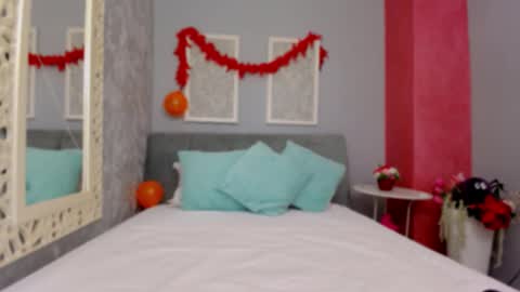 Snapshot of mira_glow chatting on November 12, 2025, 4:57 am Mira online show from November 12, 2025, 4:57 am