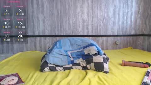 mira_one_ online show from September 26, 2025, 9:24 am