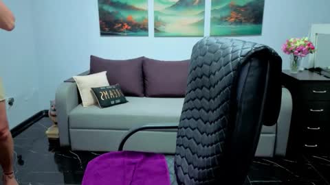 Snapshot of mira_whitme chatting on June 8, 2026, 11:43 am Mira online show from June 8, 2026, 11:43 am