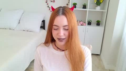 Snapshot of mirabella__flower chatting on July 19, 2026, 5:11 am mirabella__flower online show from July 19, 2026, 5:11 am