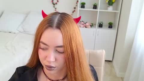 Snapshot of mirabella__flower chatting on July 28, 2026, 5:25 am mirabella__flower online show from July 28, 2026, 5:25 am