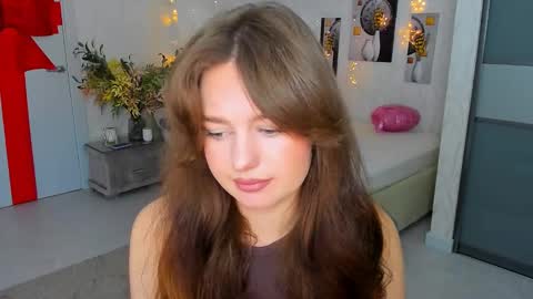 Emma online show from March 6, 2025, 7:43 pm