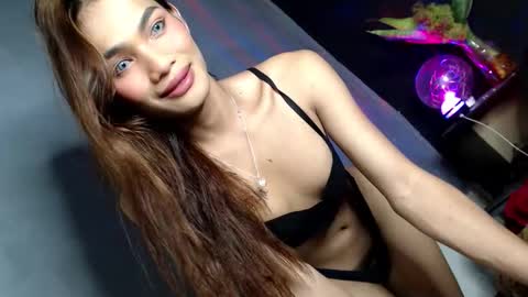 Zoey online show from November 27, 2025, 6:59 am