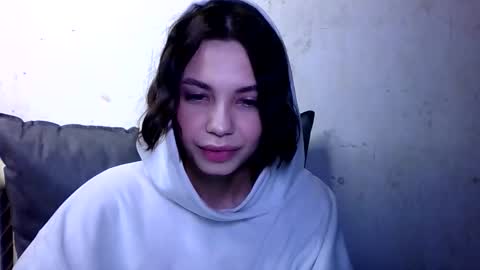 MiraLaPics online show from March 29, 2026, 4:18 pm