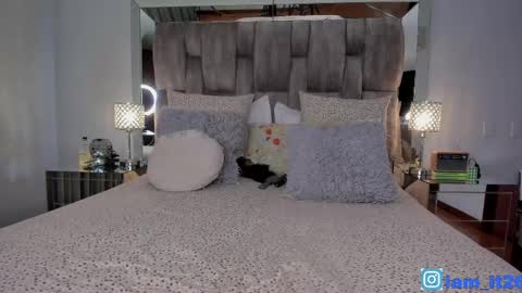 Snapshot of mirandacollins_ chatting on May 16, 2026, 12:29 am Miranda online show from May 16, 2026, 12:29 am